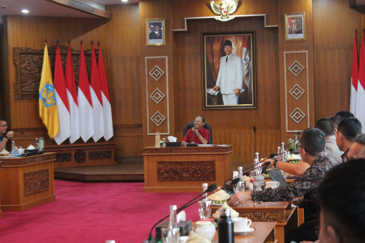 Gubernur Koster Bentuk Tim Khusus Berantas Usaha Asing yang Kepung Bali