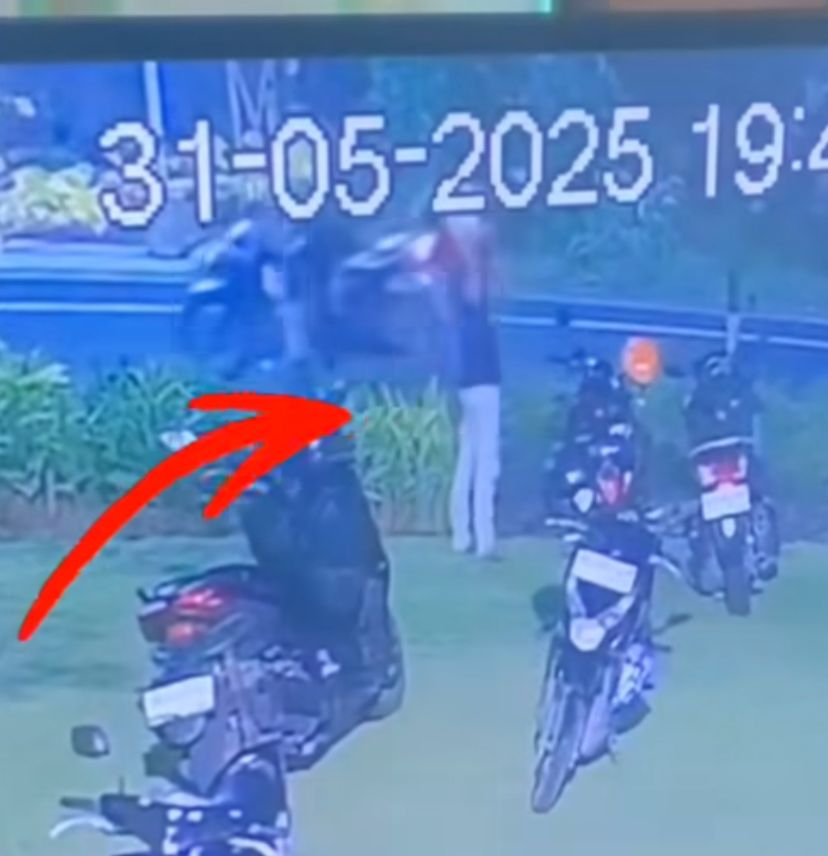 Pencurian helm terekam kamera CCTV dan viral di media sosial