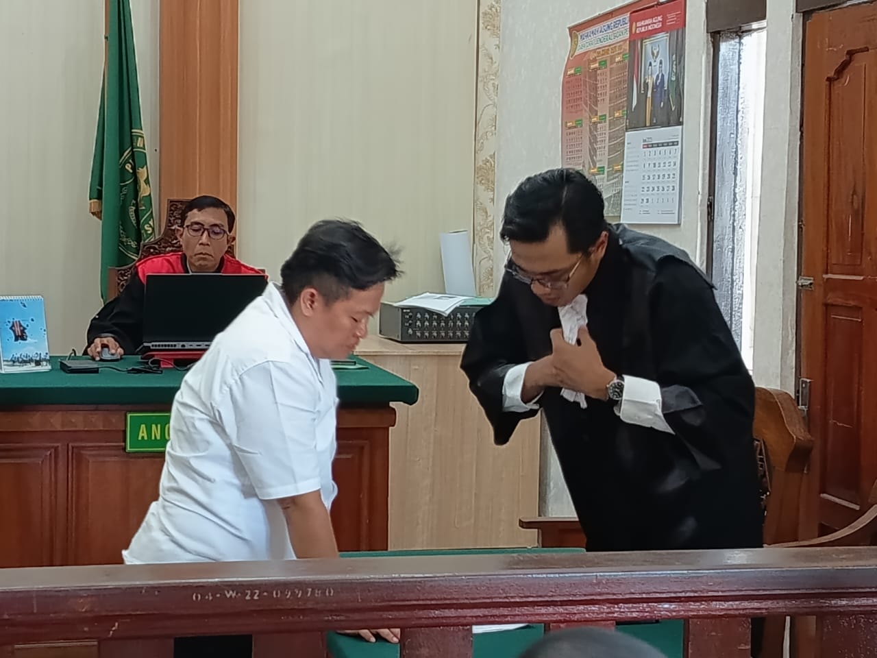 Terdakwa Nike Nurul Hikmah di PN Denpasar.