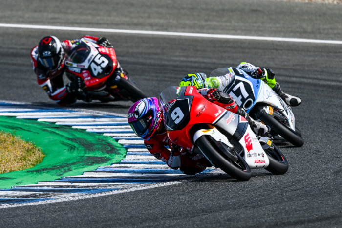 Pembalap binaan PT Astra Honda Motor (AHM) yang bersaing di arena balap Eropa tampil memukau dalam gelaran FIM JuniorGP World Championship.