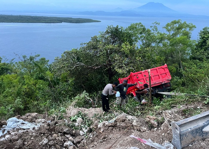 NAHAS : Kecelakaan kerja terjadi di proyek pembangunan milik PT Oceanic, tepatnya di Banjar Anyar, Desa Sakti, Kecamatan Nusa Penida, Klungkung, Senin (2/6/2025) sore.
