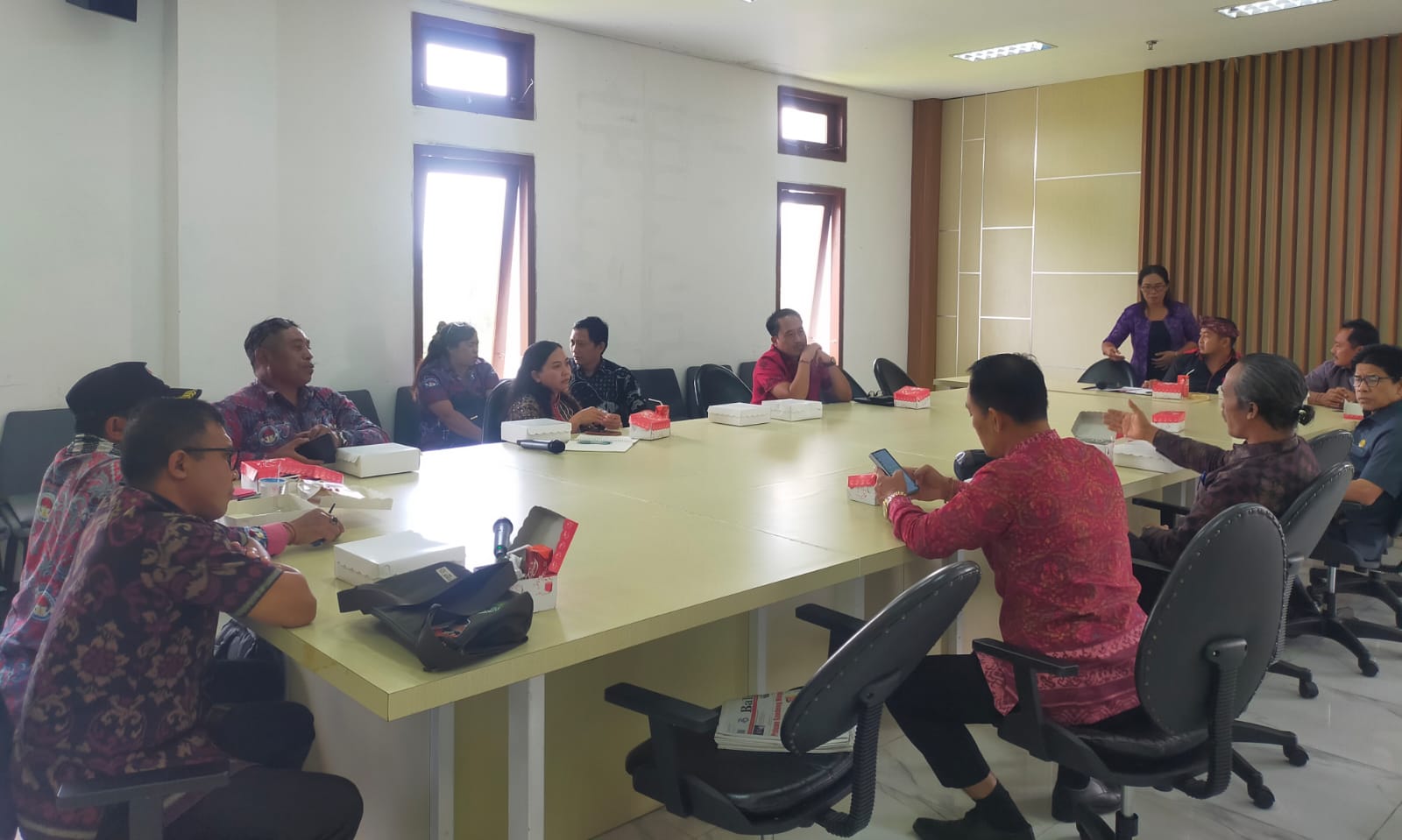Pertemuan Komisi I DPRD Bangli dengan pengurus Persatuan Perangkat Desa Indonesia (PPDI) Bangli, Selasa (3/6/2025).