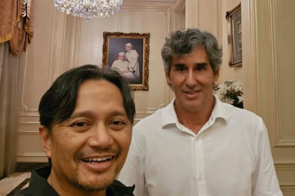 Pemilik klub Barito Putera Hasnuryadi Sulaiman berfoto bersama Stefano "Teco" Cugurra yang diunggah di akun Instagram pribadinya. (ANTARA/HO-Instagram)