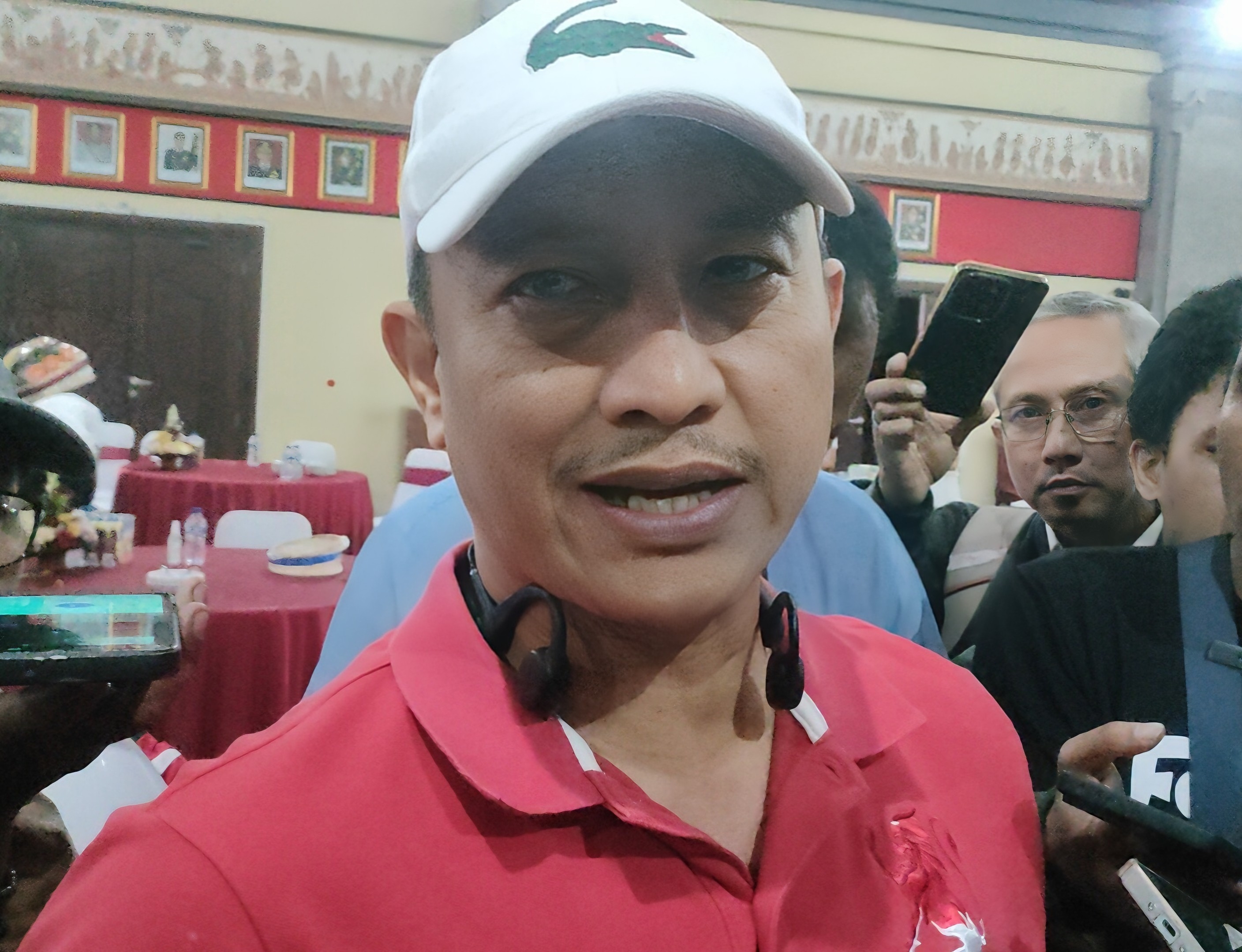 Kabid Humas Polda Bali Kombespol Ariasandy, jelaskan pemeriksaan terhadap petugas jaga Rutan Polresta Denpasar. (Bali Express/I Gede Paramasutha)