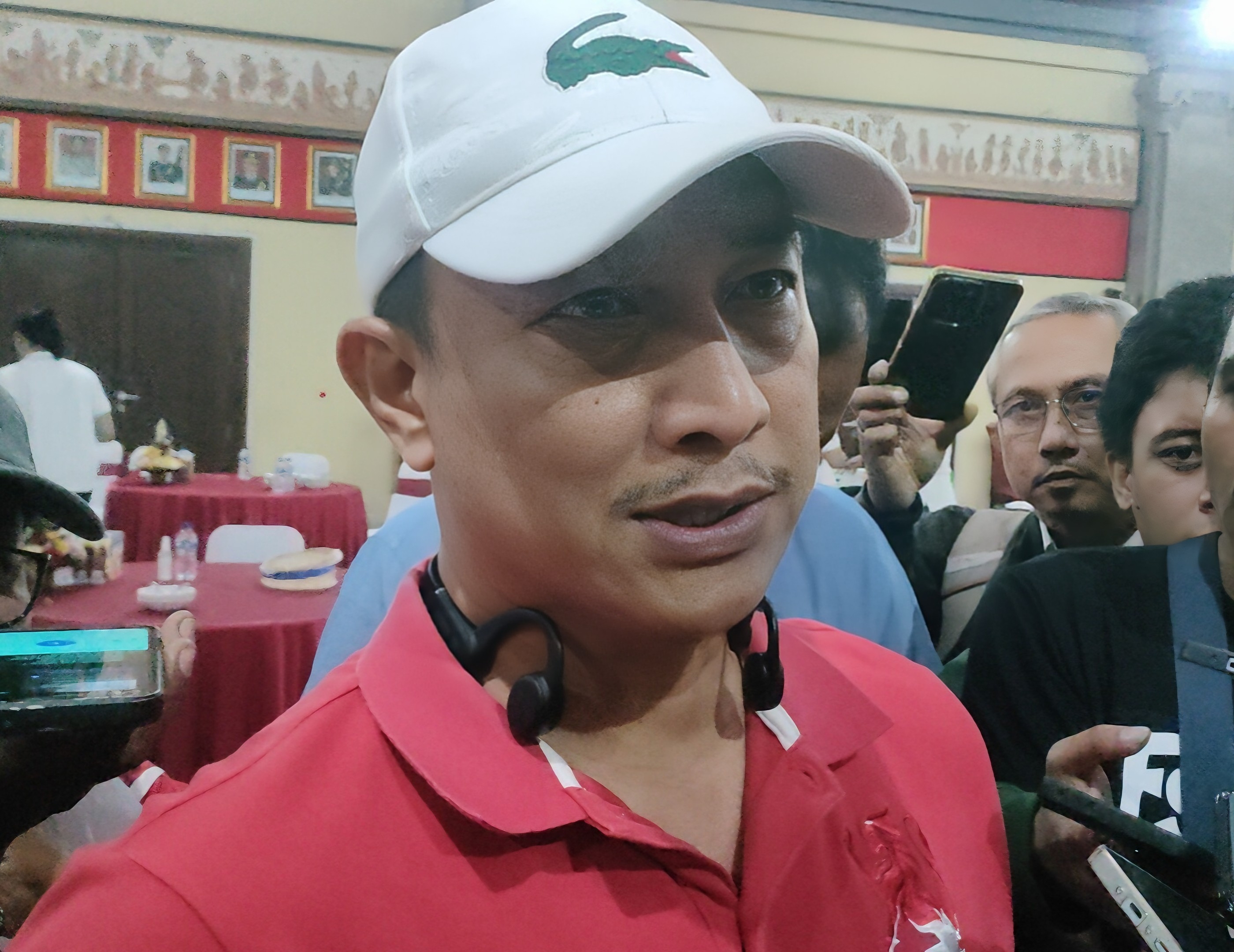 Kabid Humas Polda Bali Kombespol Ariasandy menjelaskan soal kasus tahanan Polresta Denpasar yang tewas. (Bali Express/I Gede Paramasutha)