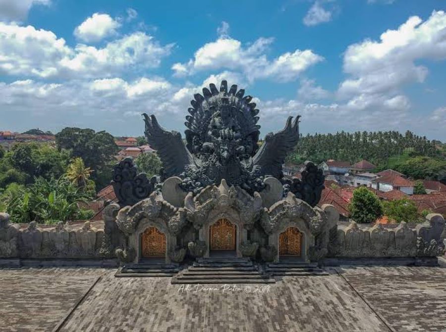 Panggung Terbuka Garuda Wisnu Singasana (GWS) di Kabupaten Tabanan.