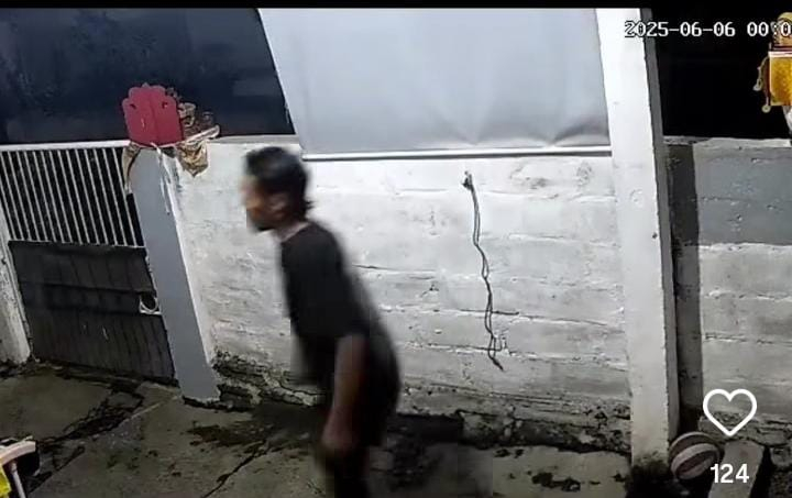 Aksi pria curi celana dalam terekam kamera CCTV