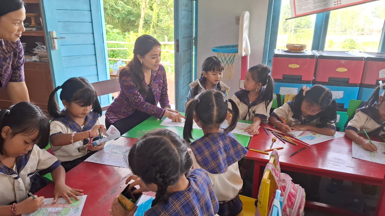 Bunda PAUD Susut saat mengunjungi TK Prawidya Dharma Cabang Malet Tengah.