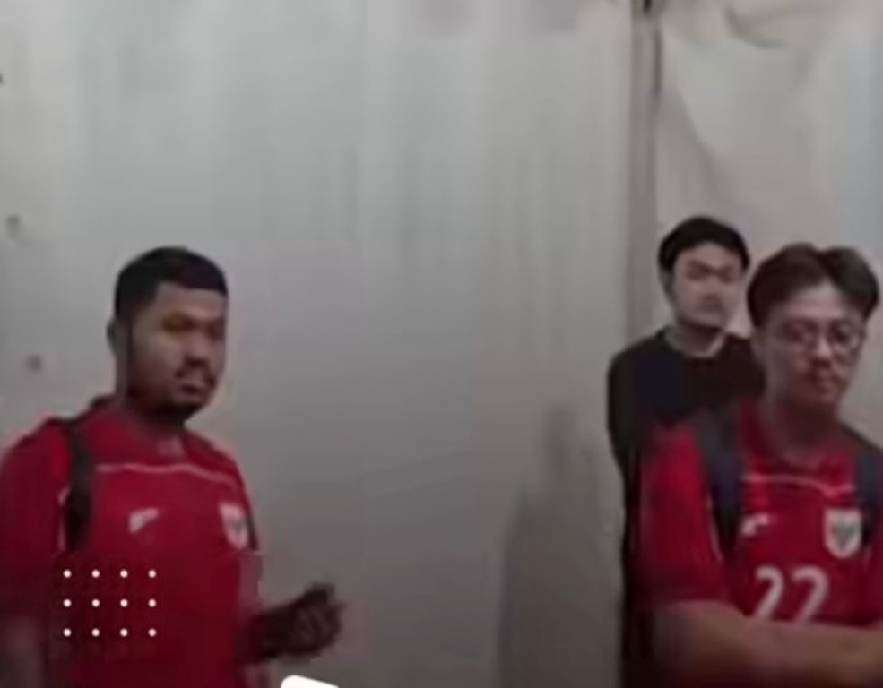 TERTIPU: Puluhan suporter tertipu gunakan ID wartawan palsu untuk menonton Timnas Vs China di GBK.