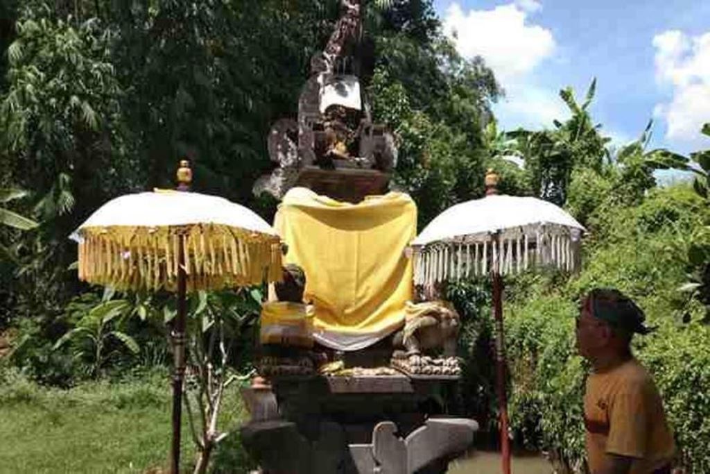 Pura Semer Gantung di Desa Angantaka, Abiansemal, Kabupaten Badung, Bali.
