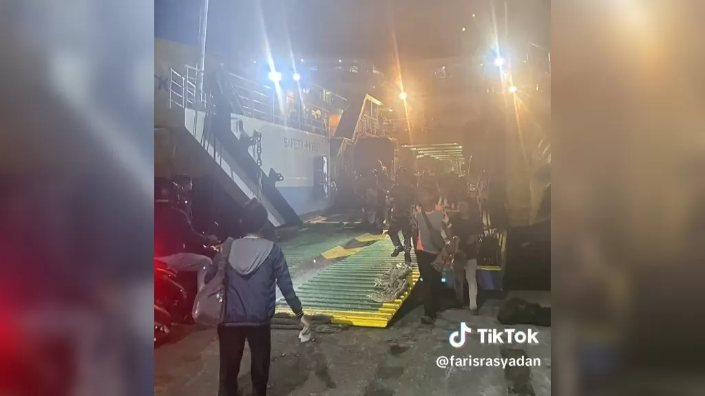 MENUAI KELUHAN: Tangkapan layar dari akun TikTok @farisrasyadana yang mengeluhkan aktivitas taksi lokal di Pelabuhan Padangbai. (TikTok: @farisrasyadana)