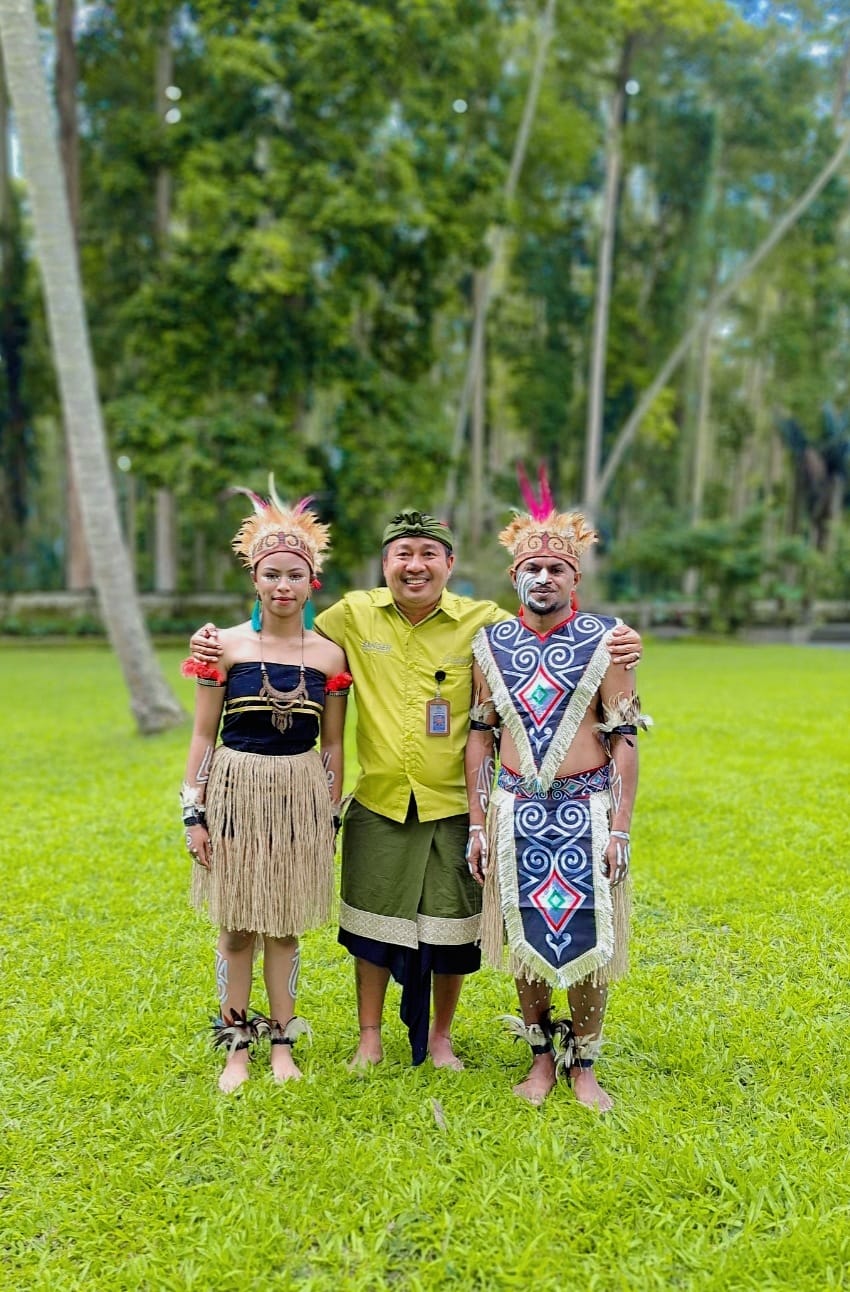 Ketua Desa Wisata Sangeh, Ida Bagus Gede Pujawan (tengah).