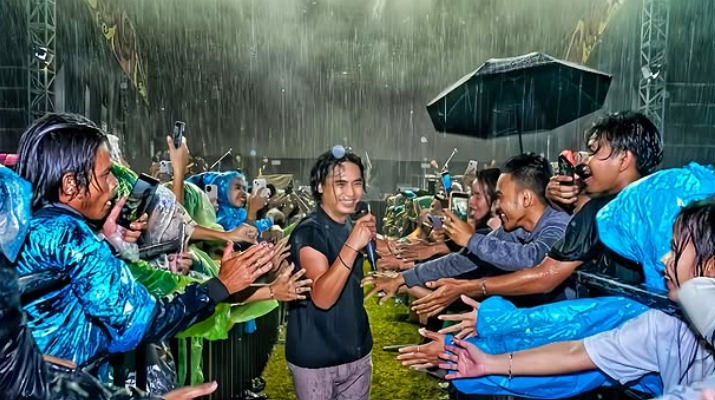 Charly Van Houten Bebaskan Royalti Lagu
