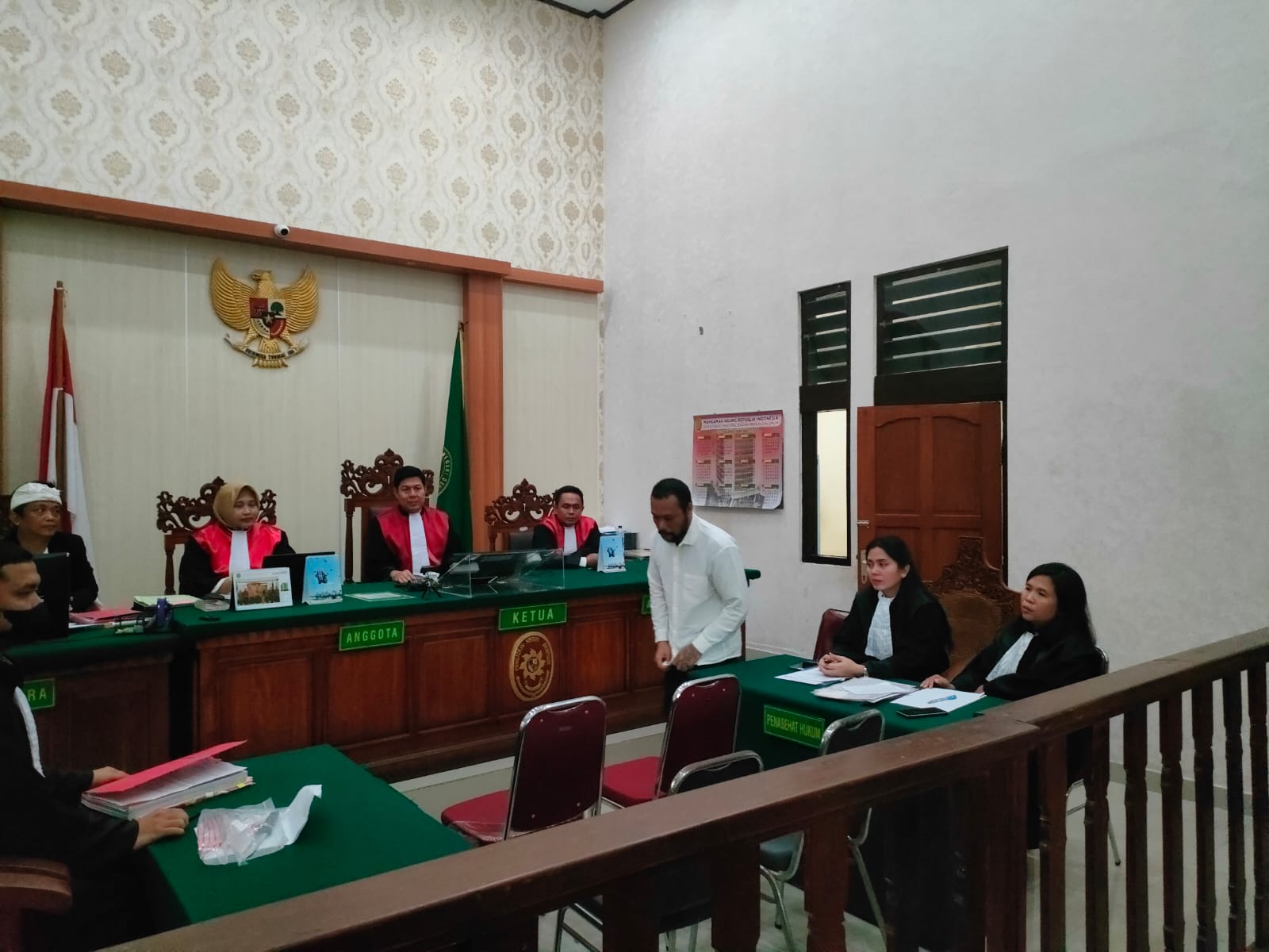 Mas Pras saat hadiri sidang lanjutan di PN Denpasar. (Bali Express/I Gede Paramasutha)