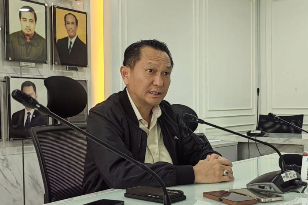 Ketua Komisi XII DPR RI Bambang Patijaya di kompleks parlemen, Senayan, Jakarta, Selasa (10/6/2025). ANTARA/Melalusa Susthira K.