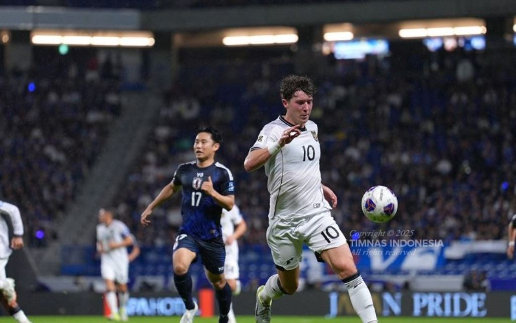Striker timnas Indonesia Ole Romeny beraksi pada pertandingan penutup babak kualifikasi Piala Dunia 2026 Grup C melawan timnas Jepang di Stadion Suita, Prefektur Osaka, Selasa (10/6/2025).