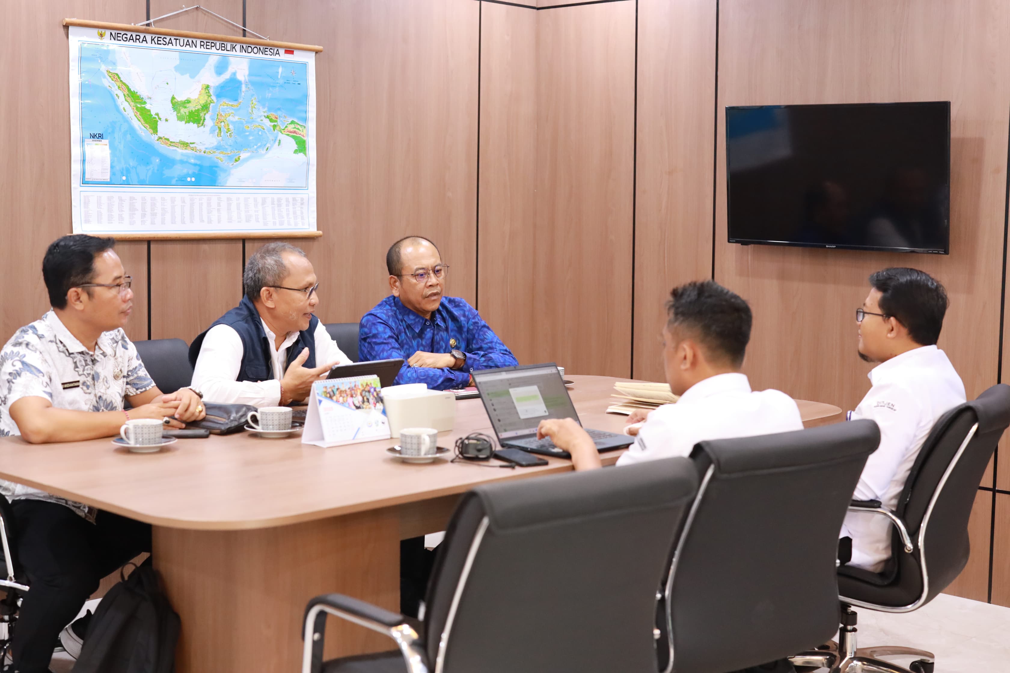 PERTEMUAN: Bupati Karangasem I Gusti Putu Parwata melakukan kunjungan kerja ke Kementerian Kelautan dan Perikanan RI, Kamis (12/6).