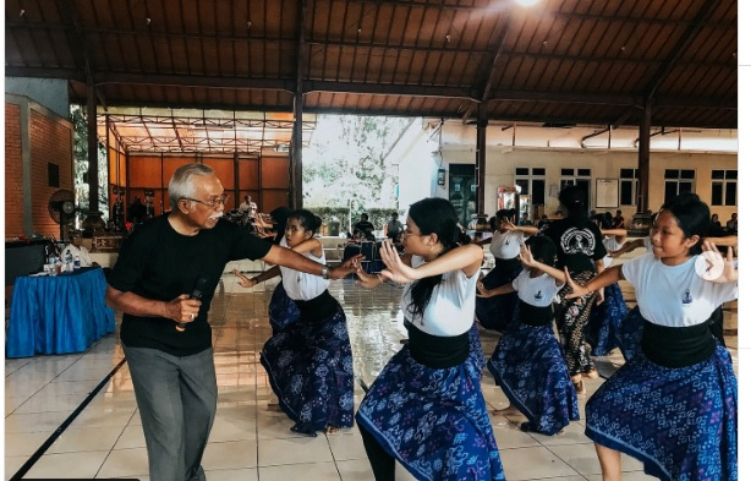 Maestro Tari dan budayawan Prof Dibia dengan segudang karyanya