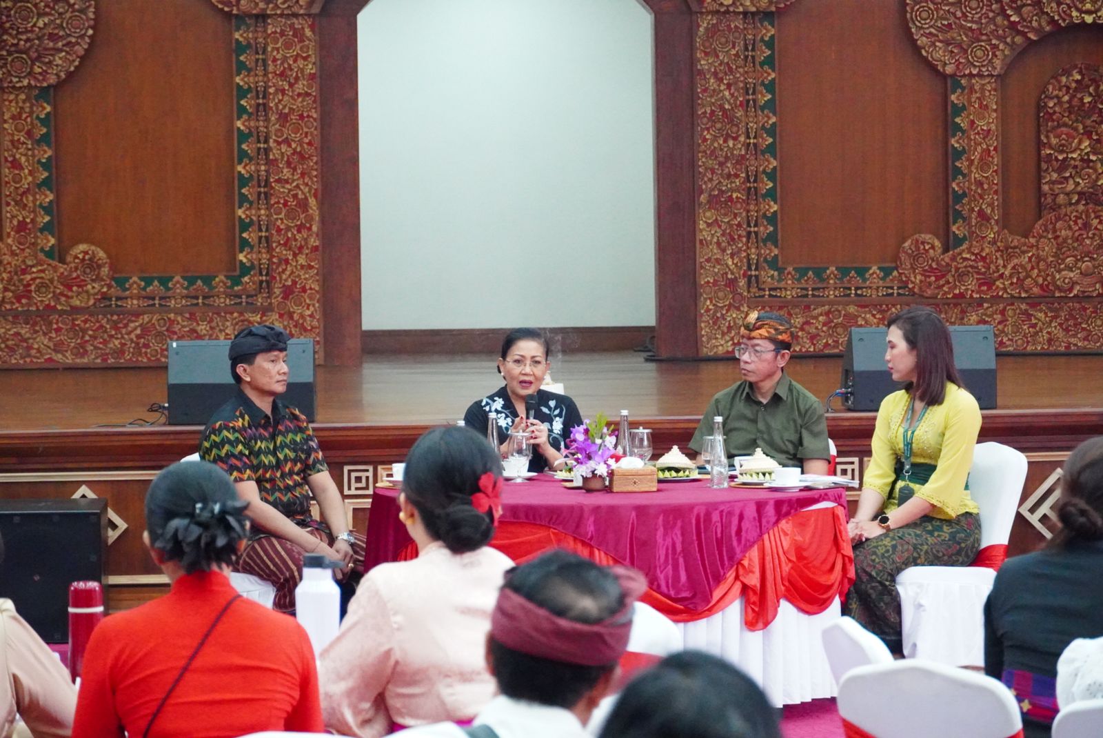 BEBAS PLASTIK: Rapat teknis Pameran Kuliner PKB 2025 yang digelar di Gedung Kertha Sabha, Denpasar, Kamis (12/6).