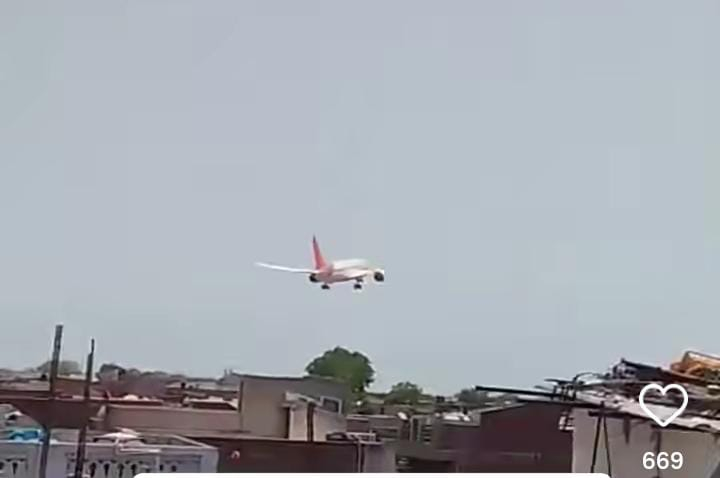 Detik-Detik Pesawat Air India Jatuh Tak Lama Setelah Lepas Landas
