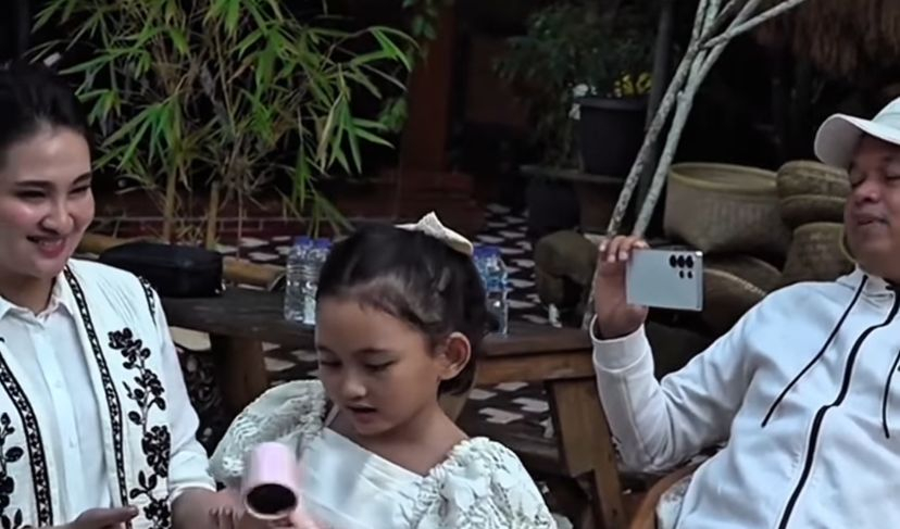 Momen Kedekatan Dedi Mulyadi dan Sherly Laos