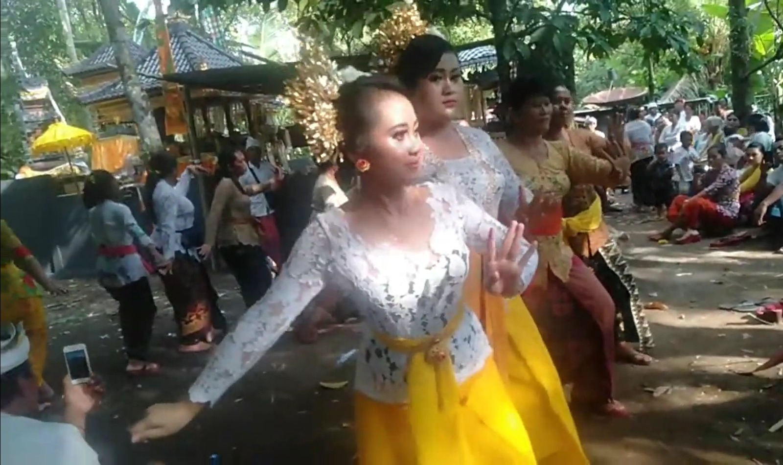Tari Rejang Lilit merupakan tarian sakral di Desa Banyuseri, Kecamatan Banjar