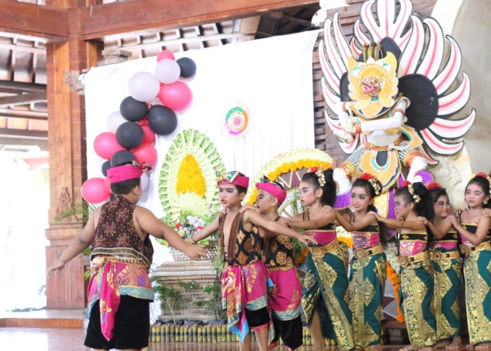 Acara pelepasan anak-anak TK Negeri Pembina di Gedung Pendopo Kesari, Kelurahan Banjar Tengah, Negara.
