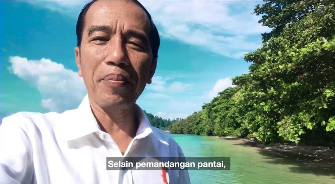 Jokowi Tanggapi Santai Isu Kapal Angkut Nikel Bertuliskan &lsquo;JKW&rsquo; di Raja Ampat
