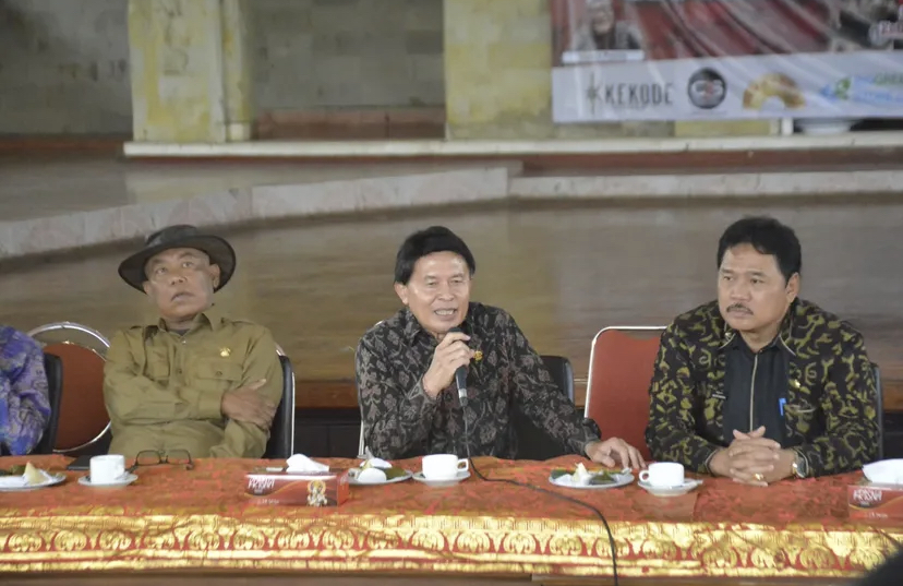 SOROTI: Dewan Bali saat acara coffee morning dengan media, Jumat (13/6)