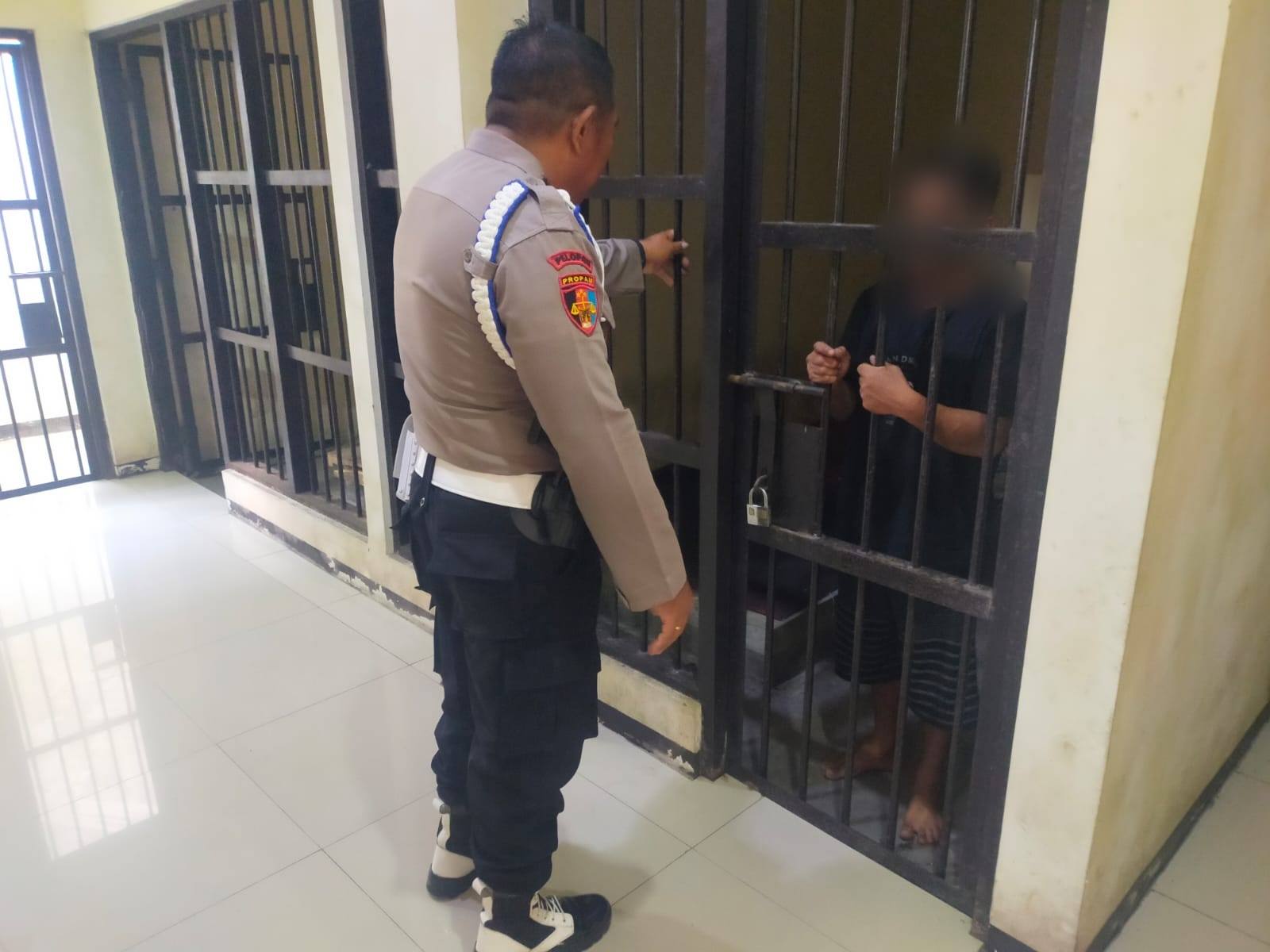 DITAHAN: Pelaku pencurian sepeda motor dan uang di Selemadeg diamankan Polres Tabanan.