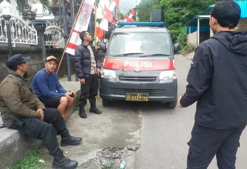 Polisi mengamankan tempat kejadian perkara (TKP)