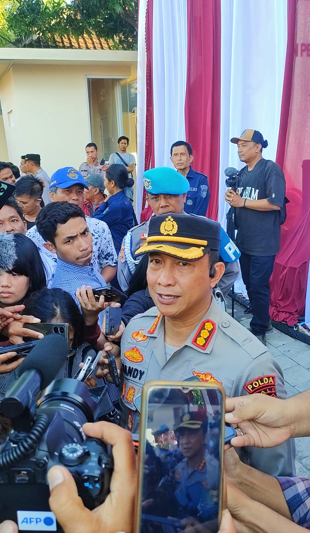 Kabid Humas Polda Bali Kombespol Ariasandy menjelaskan soal penyelidikan kasus penembakan di Badung. (Bali Express/I Gede Paramasutha)