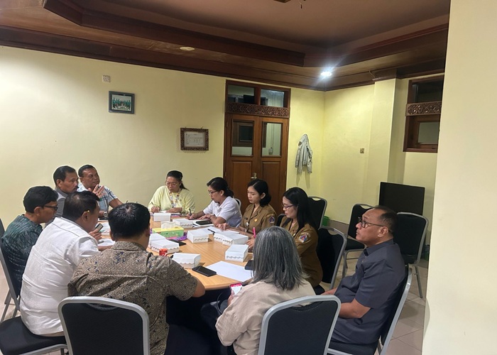 RAKOR : Komisi III DPRD Klungkung melaksanakan rapat koordinasi (rakor) bersama Dinas Pariwisata Klungkung, Senin (16/6/2025).