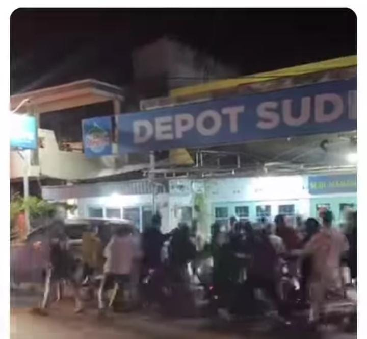 Warga Prigen Hadang dan Amuk 12 Muda-Mudi Diduga Geng Motor