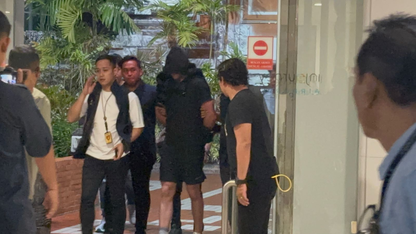 Darcy Francesco Jenson, yang diduga sebagai otak penembakan, berhasil dicegah melarikan diri ke Singapura