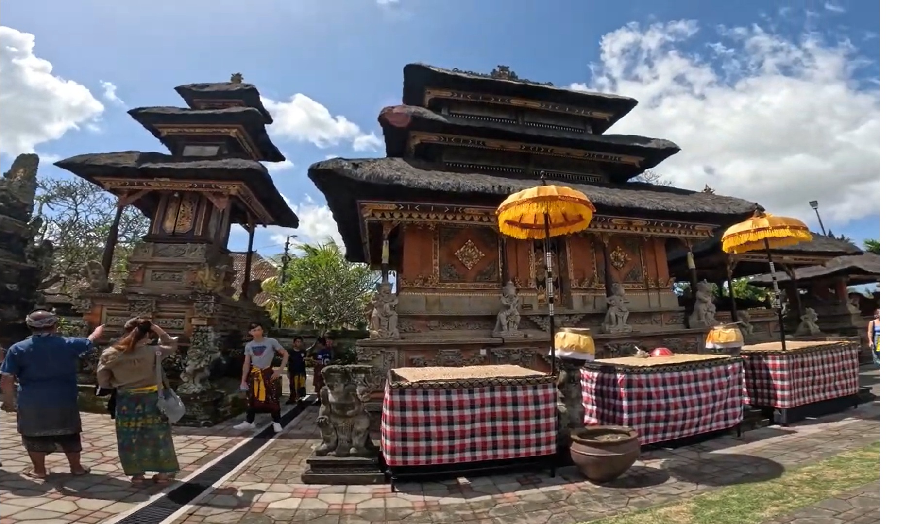 Pelinggih di Pura Puseh-Pura Desa Batuan, Sukawati Gianyar yang berusia 1000 tahun lebih