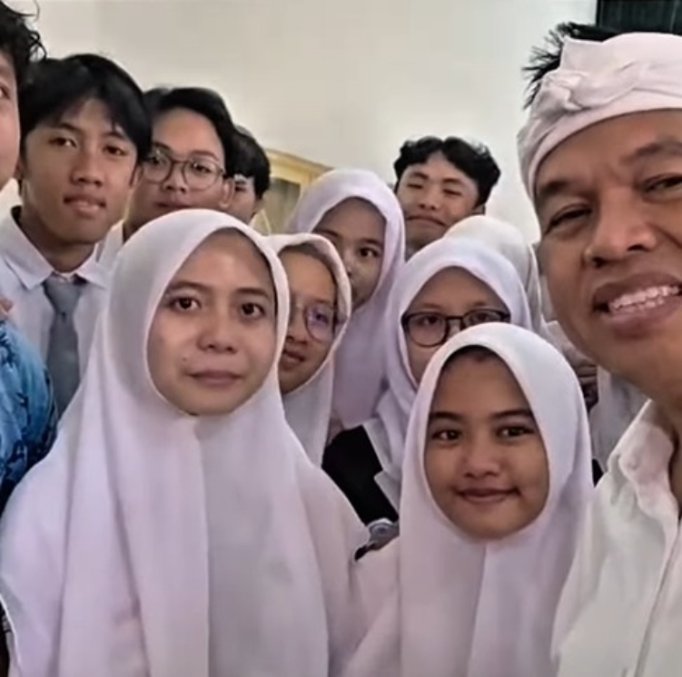 Momen Dedi Mulyadi temui anak Jabar yang lolos kuliah ke ITB