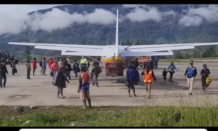 Beredar video detik-detik KKB serang bandara Ilaga, Papua