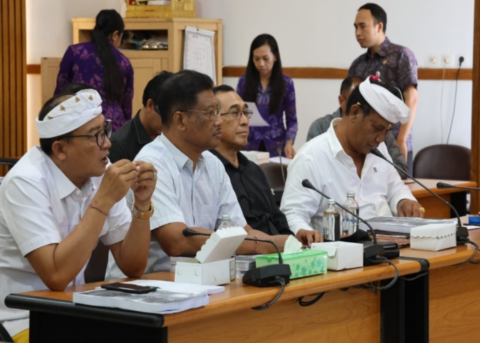 MASUKAN : Sosialisasi terhadap tiga Rancangan Peraturan Daerah (Ranperda) di Ruang Sabha Mandala, Selasa (17/6/2025).