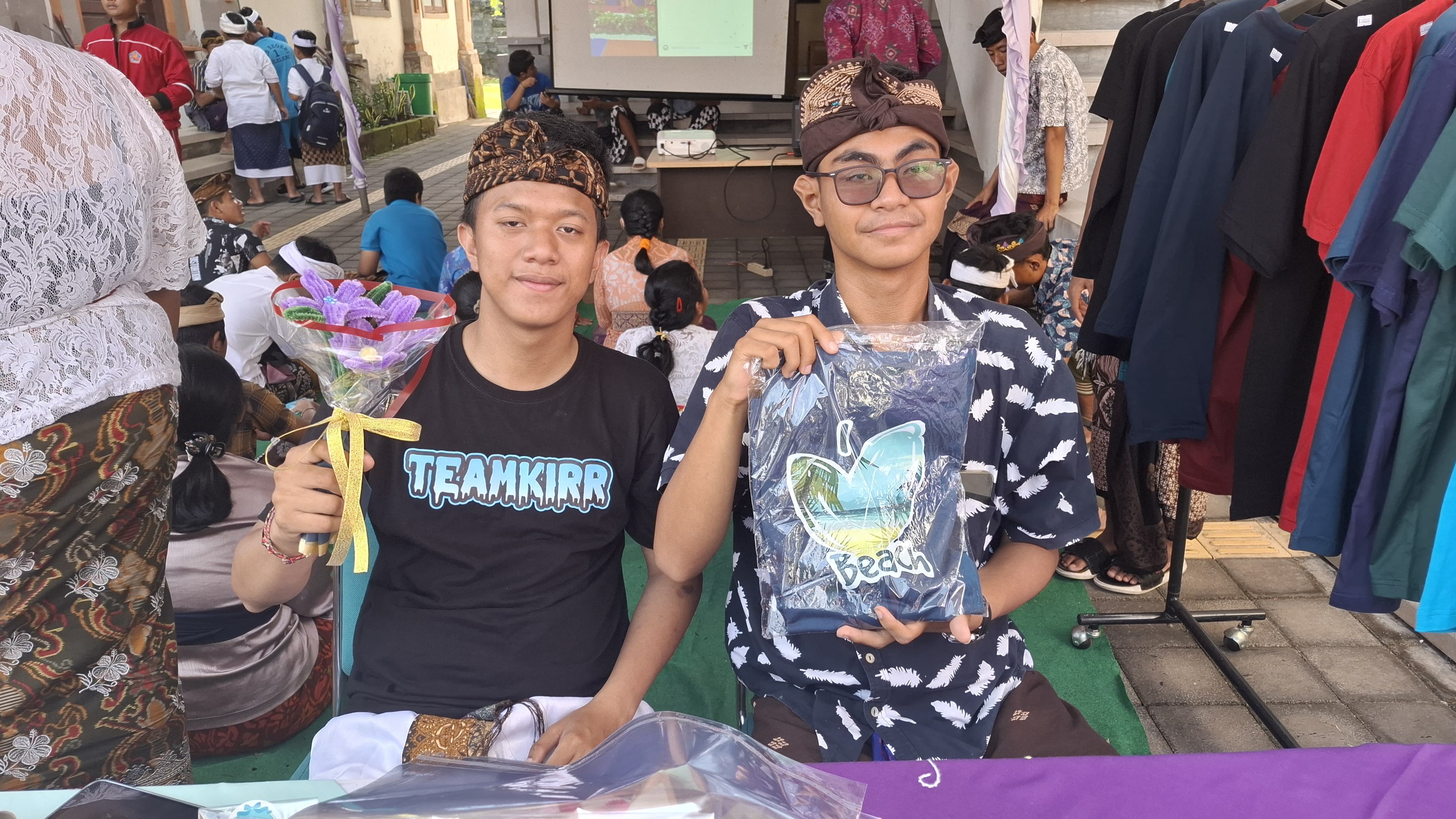 Momen perpisahan siswa di SLBN 1 Singaraja