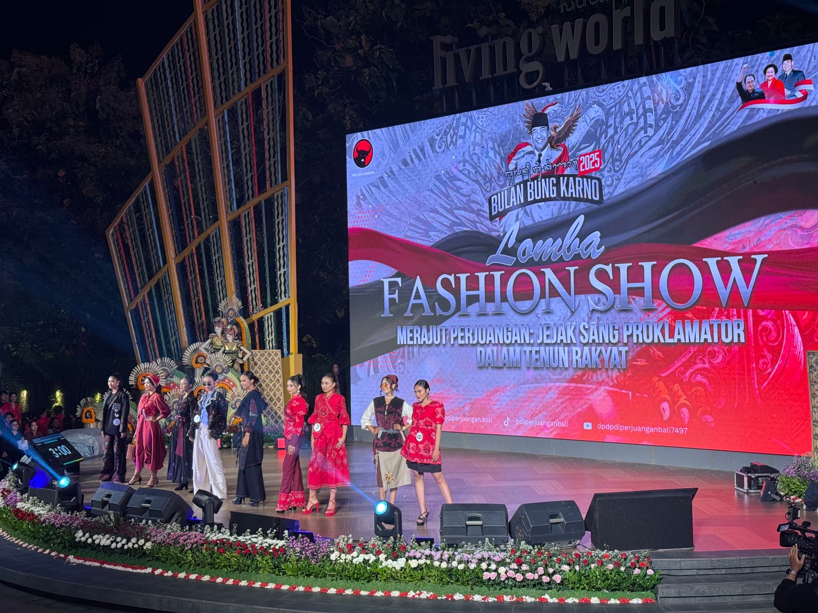 LOMBA: Lomba fashion show endek di Living World Mall Denpasar, Jumat (20/6)