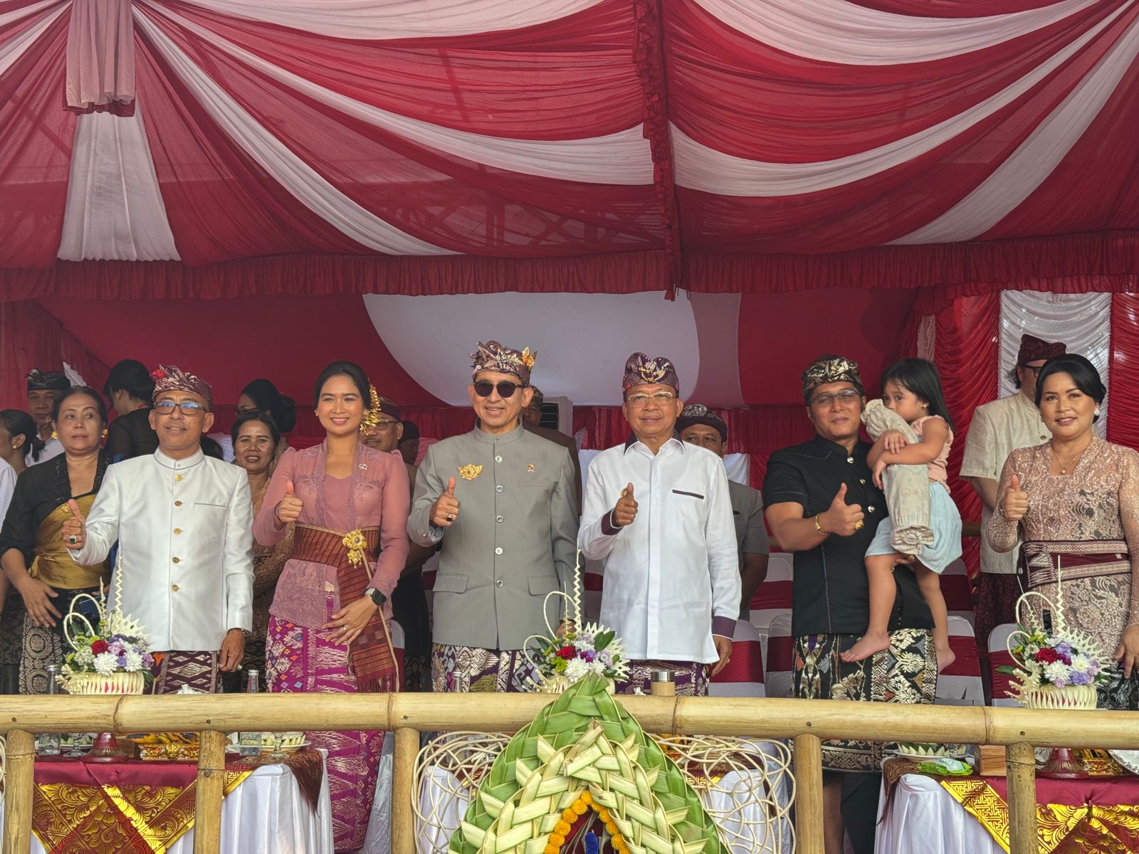 APRESIASI: Menteri Kebudayaan Fadli Zon didampingi Wakil Menteri Pariwisata Ni Luh Puspa dan Gubernur Bali Wayan Koster usai Peed Aya di depan Monumen Bajra Sandhi, Renon, Denpasar, Sabtu (21/6)