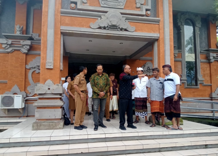 SOSIALISASI: Pelaksanaan sosialisasi renovasi Musreum Yadnya di Desa Mengwi, Senin (23/6).
