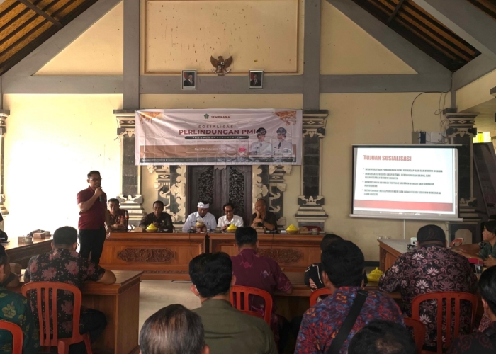 PMI : Sosialisasi Perlindungan Pekerja Migran Indonesia (PMI) di Wantilan Kantor Desa Mendoyo Dauh Tukad, Kecamatan Mendoyo, Jembrana, Selasa (24/6).