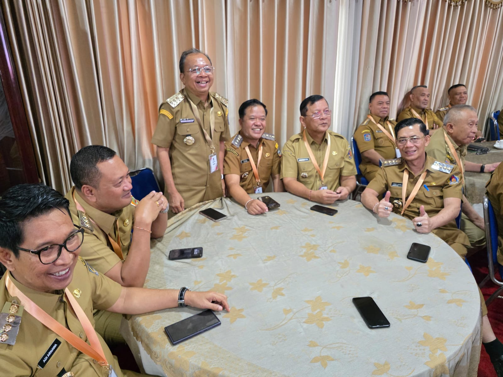 RETREAT: Gubernur Bali Wayan Koster bersama dengan kepala daerah kabupaten/kota di Bali mengikuti retreat hari ketiga, Selasa (24/6)