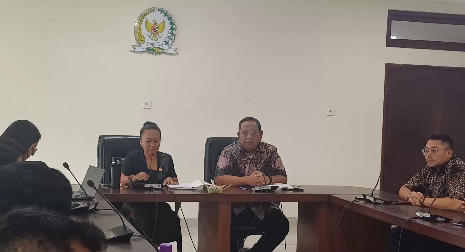 PENGADUAN WARGA: Anggota DPD RI memanggil Pertamina menjembatani permasalahan kendaraan rusak diduga usai mengisi BBM pertalite (istimewa/radarbali.id)