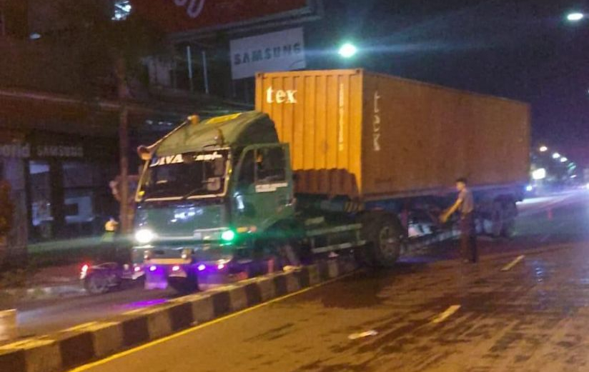 Kecelakaan Truk di Jalan Gatot Subroto Tengah