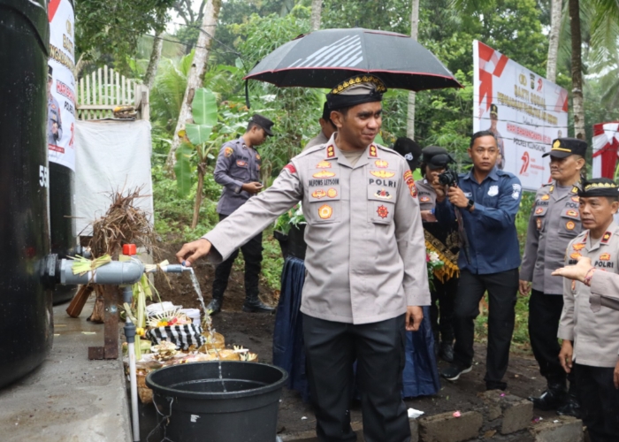 Polres Klungkung menyerahkan fasilitas air bersih kepada warga Desa Adat Besan, Kecamatan Dawan, Selasa (25/6/2025).