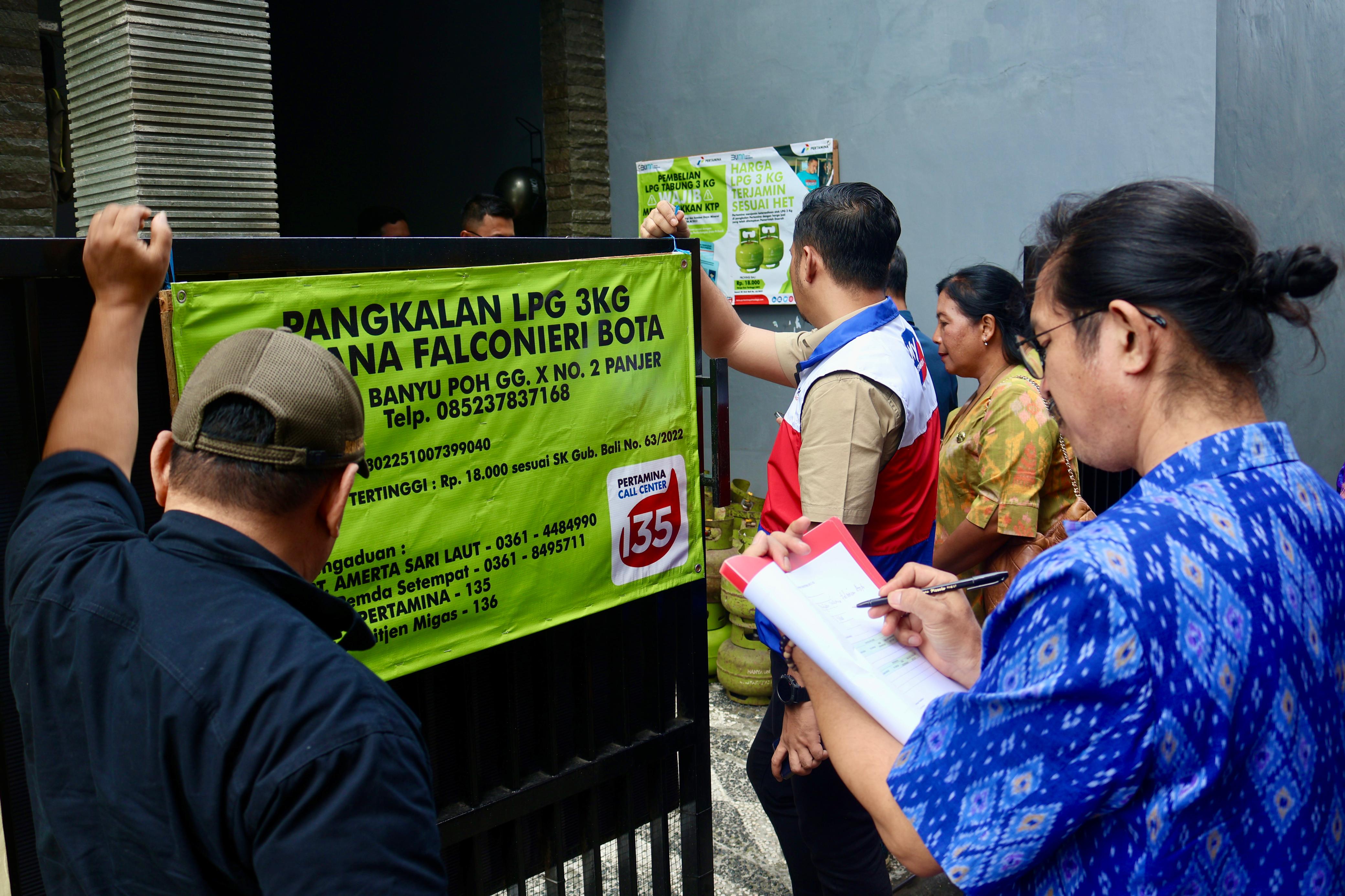 SIDAK: Tim Pengawas Terpadu yang terdiri dari sejumlah instansi pemerintah melaksanakan inspeksi mendadak (sidak) ke sejumlah pangkalan LPG, Selasa (24/6)