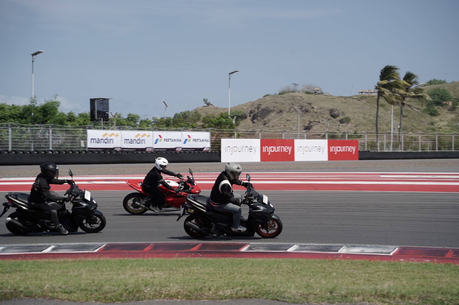 Sebanyak 29 Riders Vario 160 Bali Terpilih Rasakan Sensasi Balap di Mandalika dalam ajang tahunan Honda Track Day 2025.